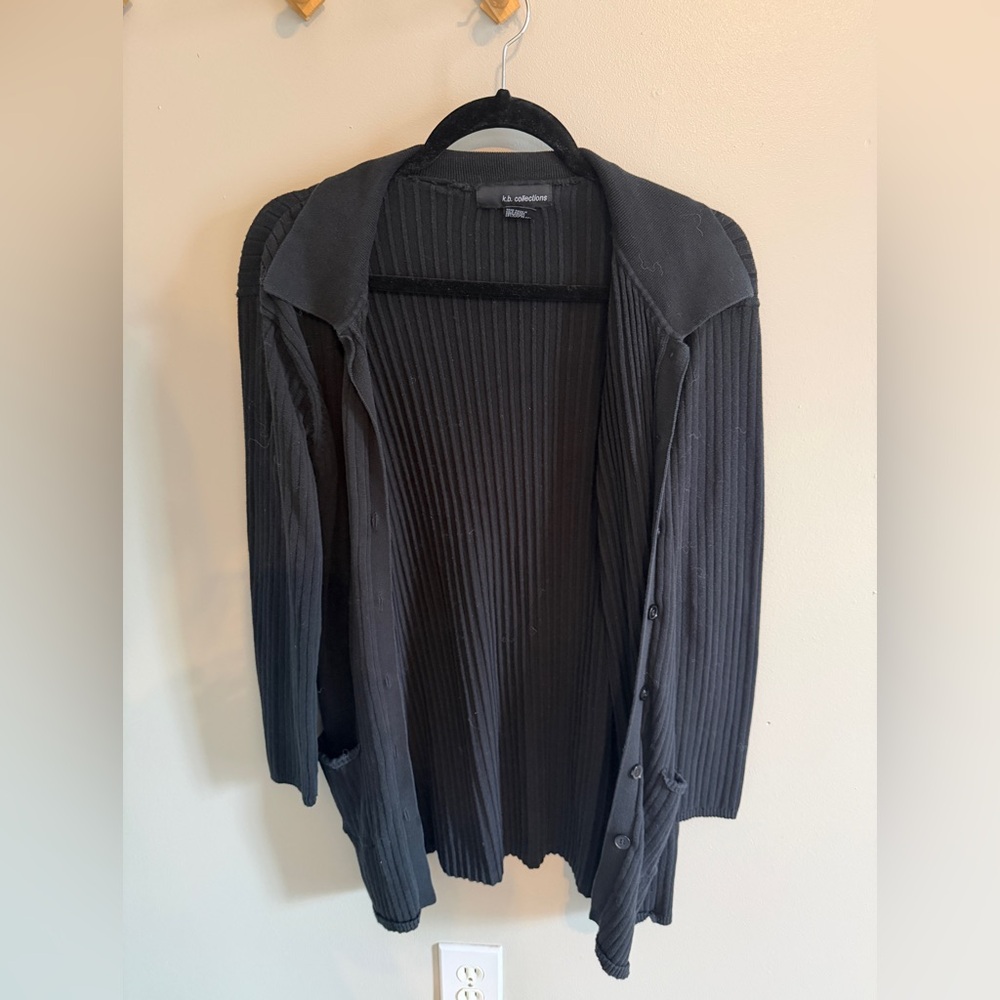 Black Ribbed Cardigan with Collar and Buttons